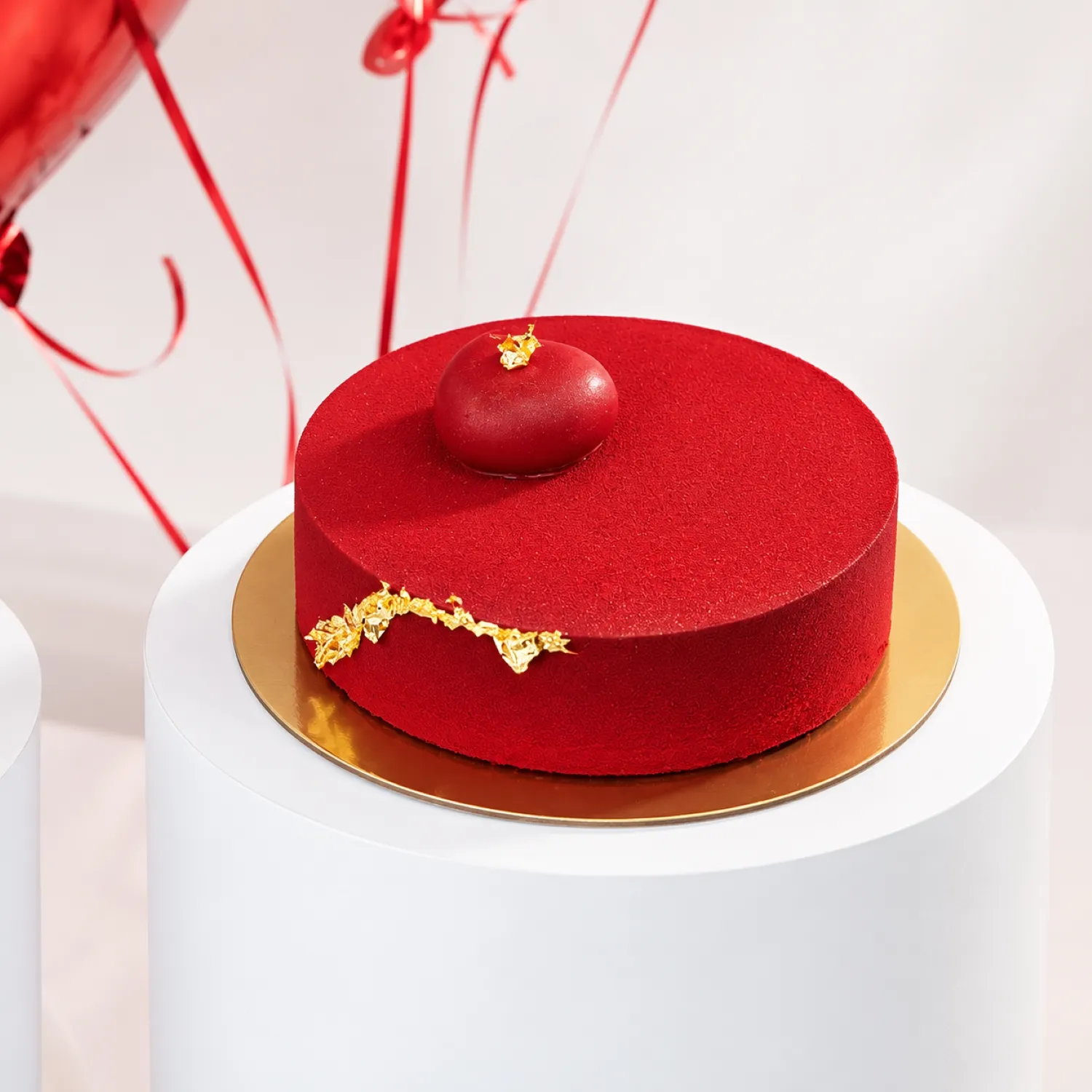 35 Red Roses With Balloon And Cake