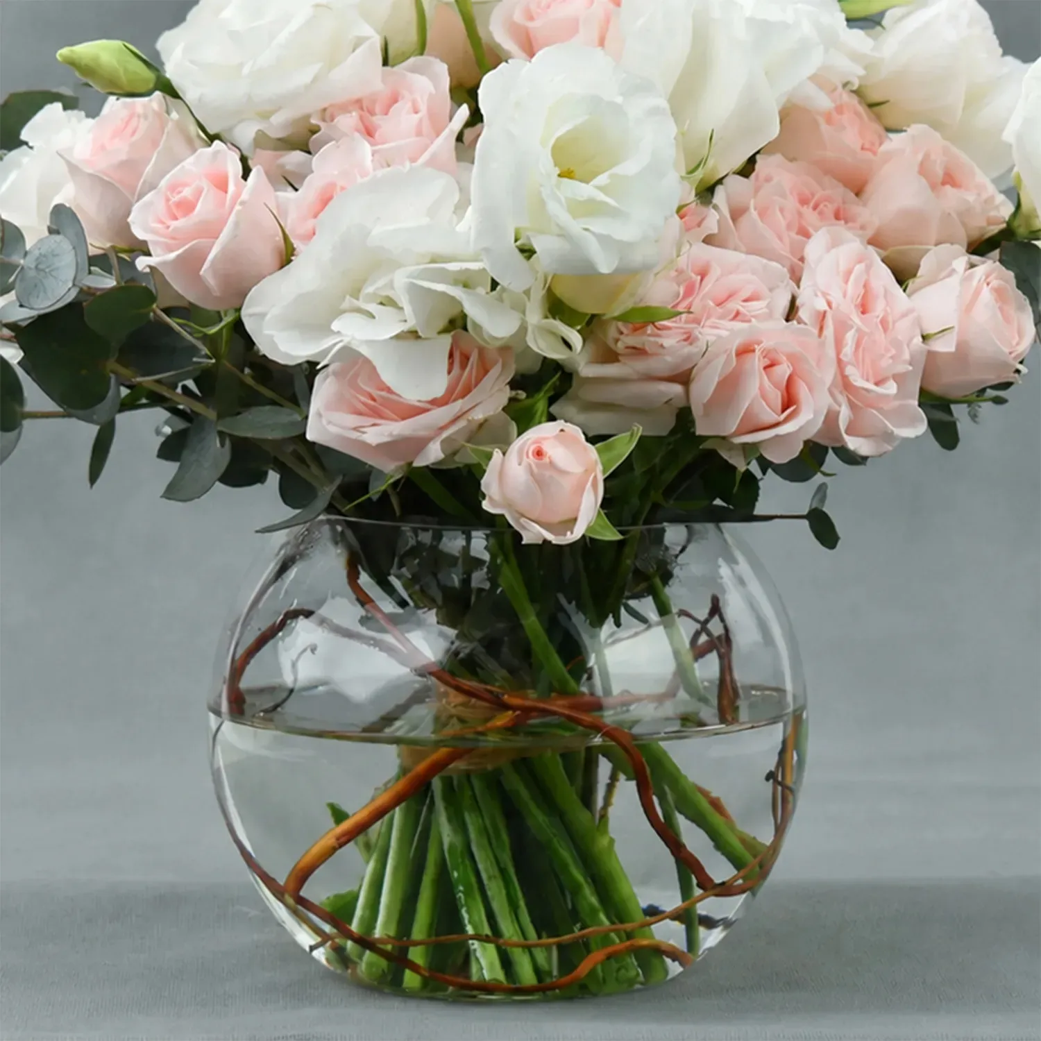 AED 500 Cash And Floral Arrangement