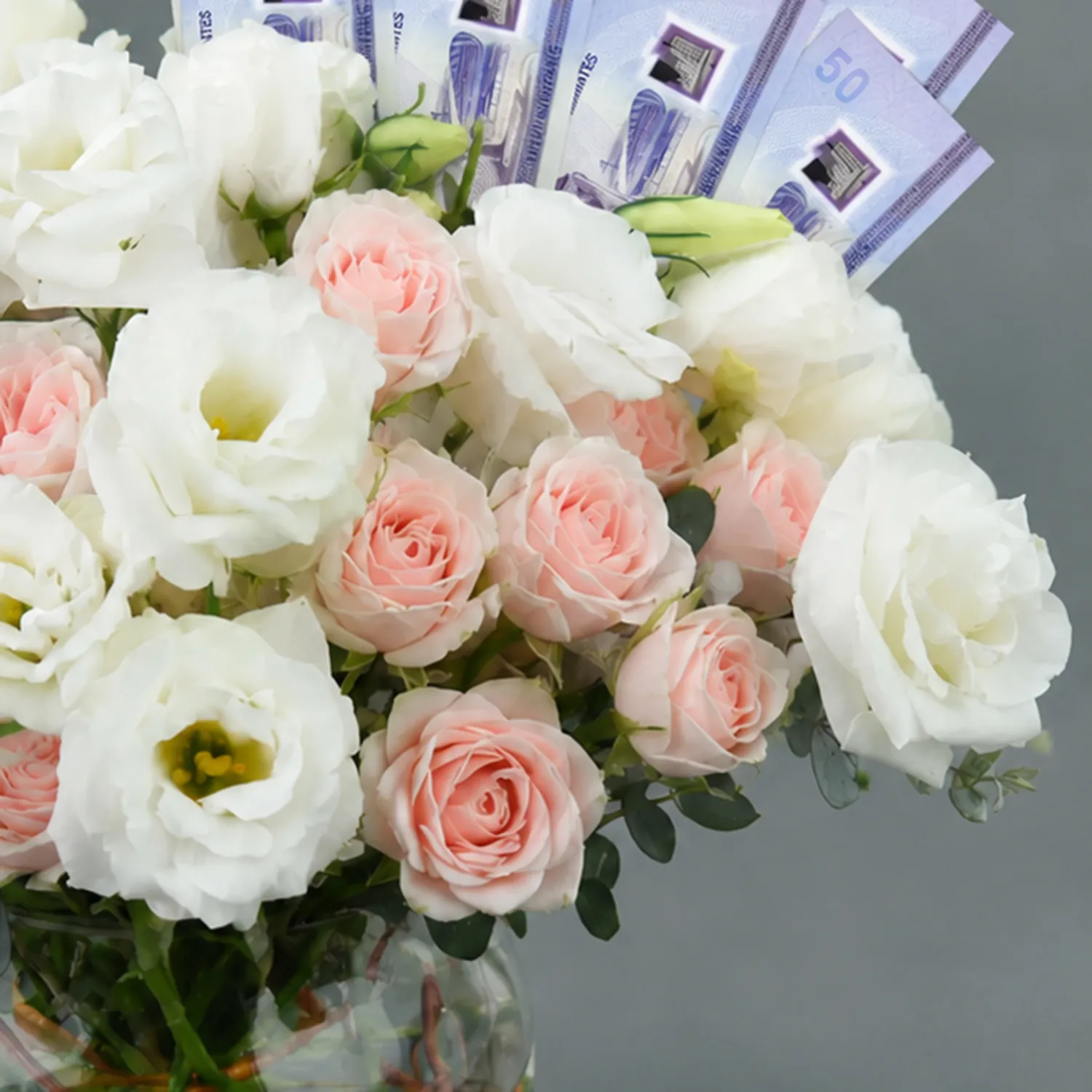 AED 500 Cash And Floral Arrangement