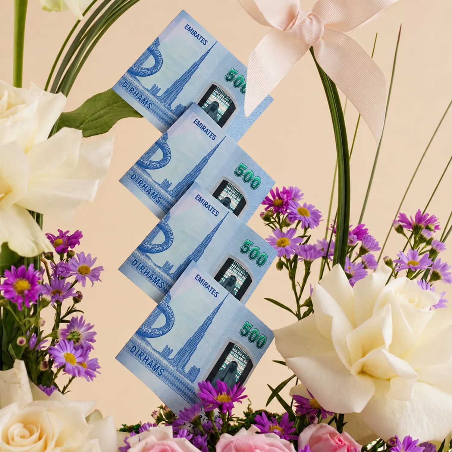 2000 AED Money And Mixed Rose Arrangement