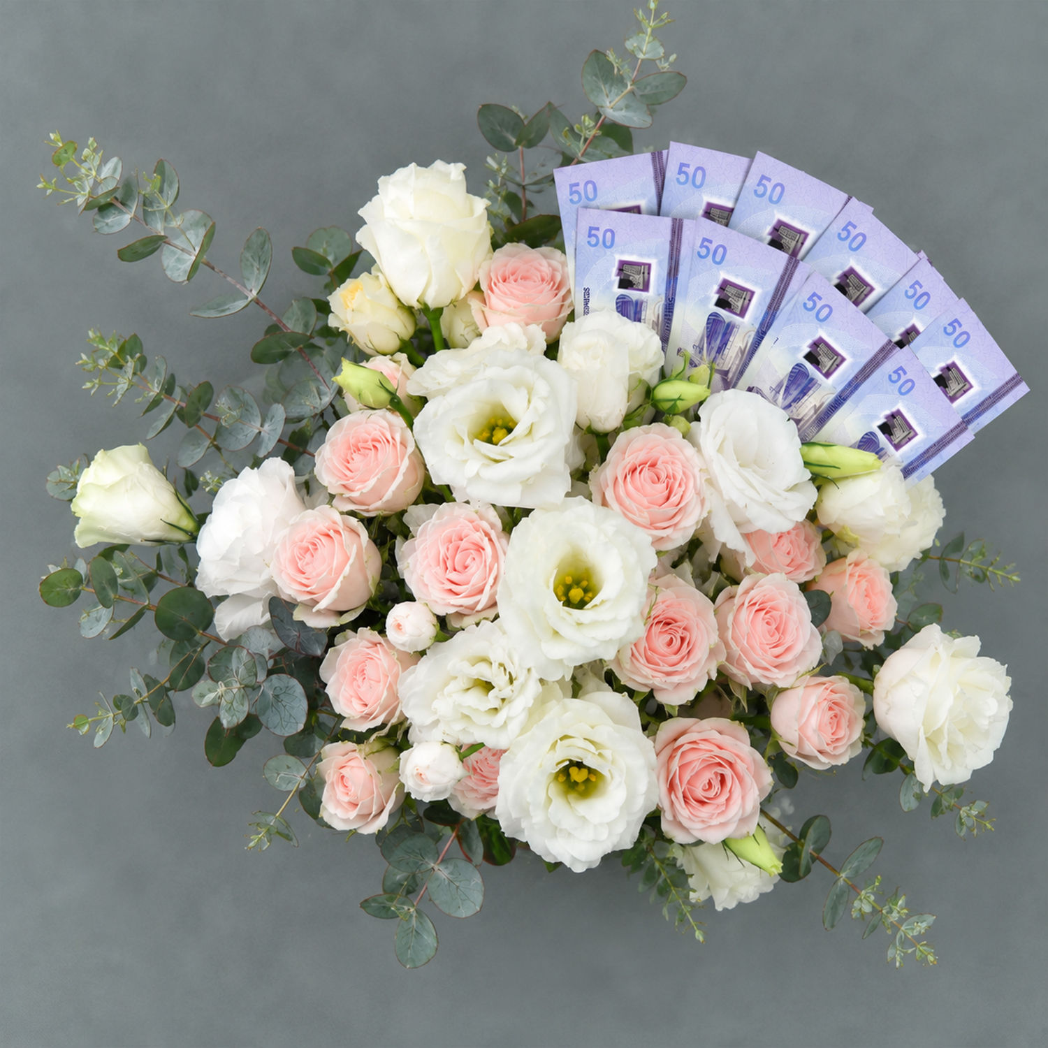 AED 500 Cash And Floral Arrangement