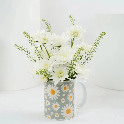 Elegant White Chrysanthemum Floral Mug with Daisy Print