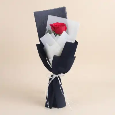 Elegant Red Rose Bouquet with Stylish Black and White Wrap