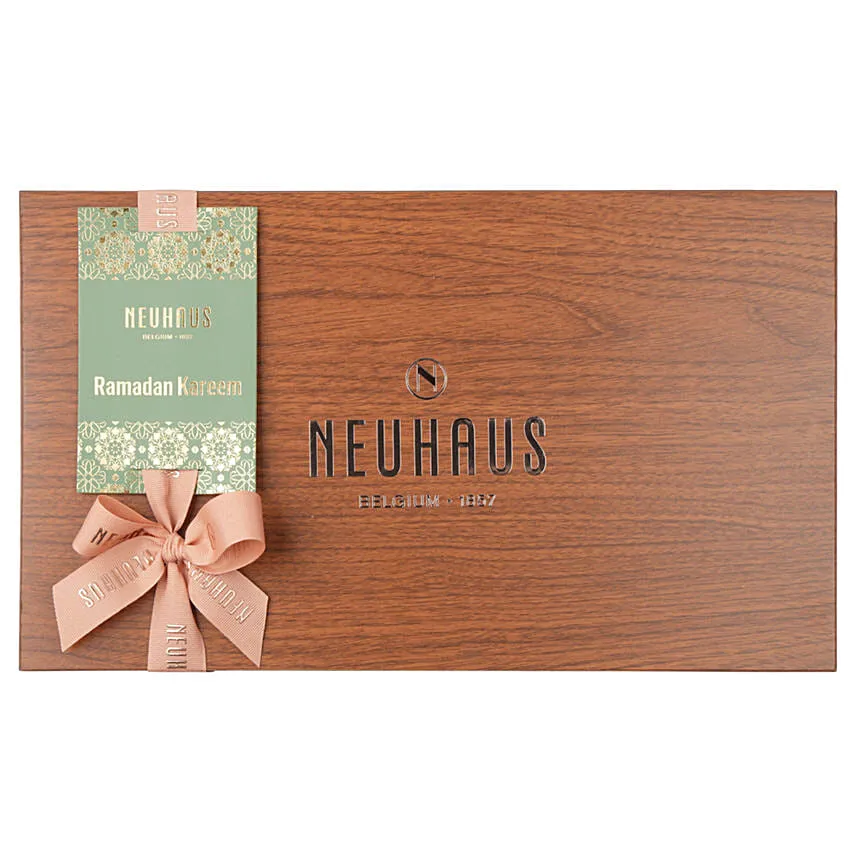 Ramadan Wooden Hosting Box Masterpieces 42 Chocolates