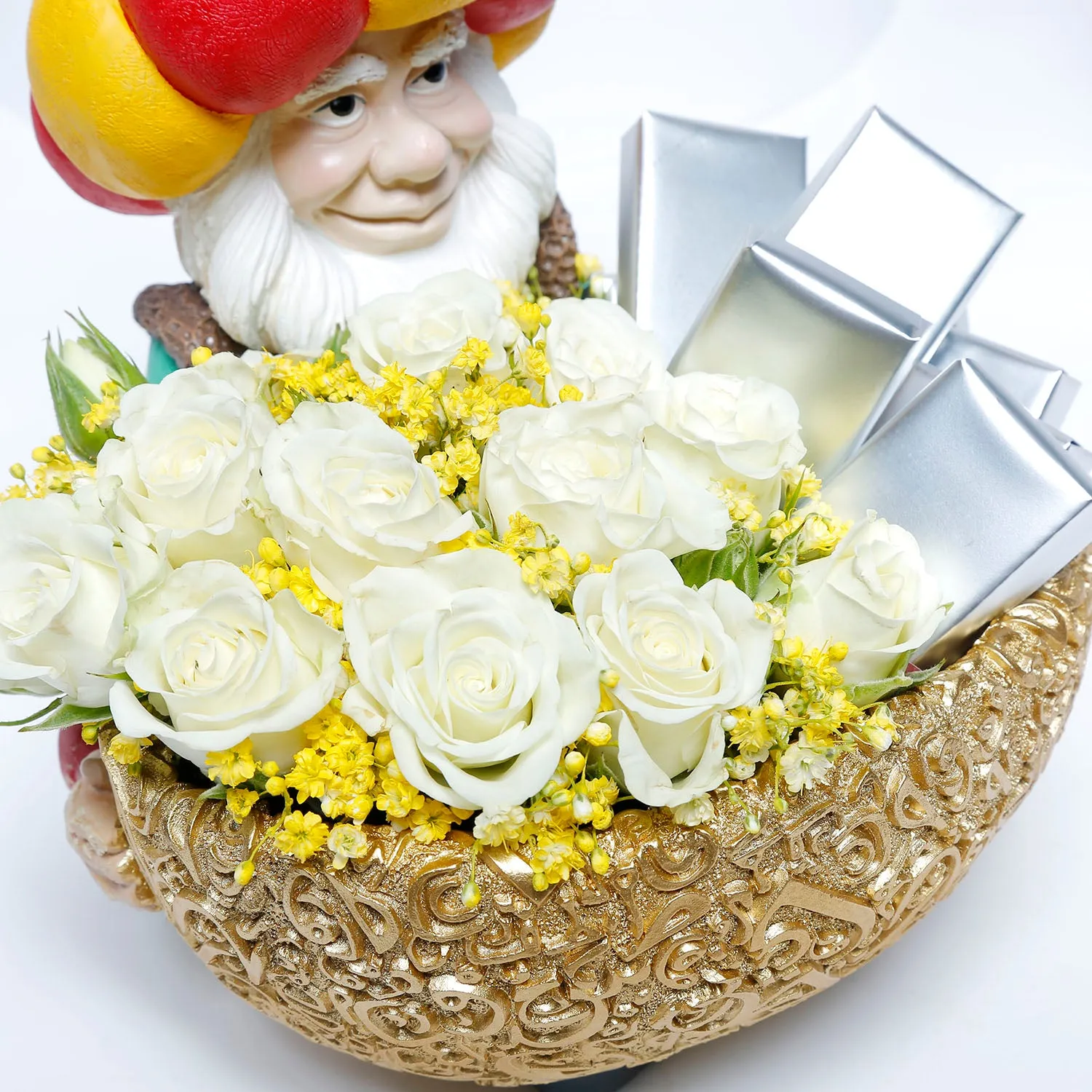Flower & Chocolates in Fananees Sheikh Vase