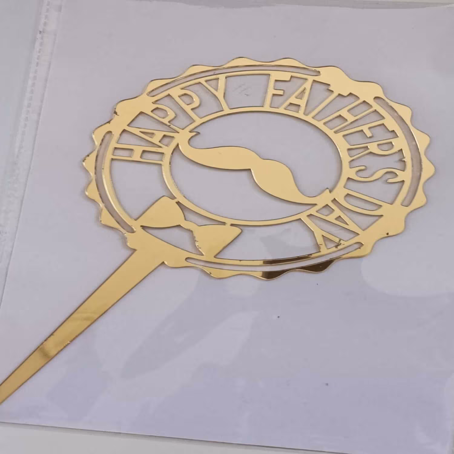 Elegant Gold 'Happy Father's Day' Cake Topper