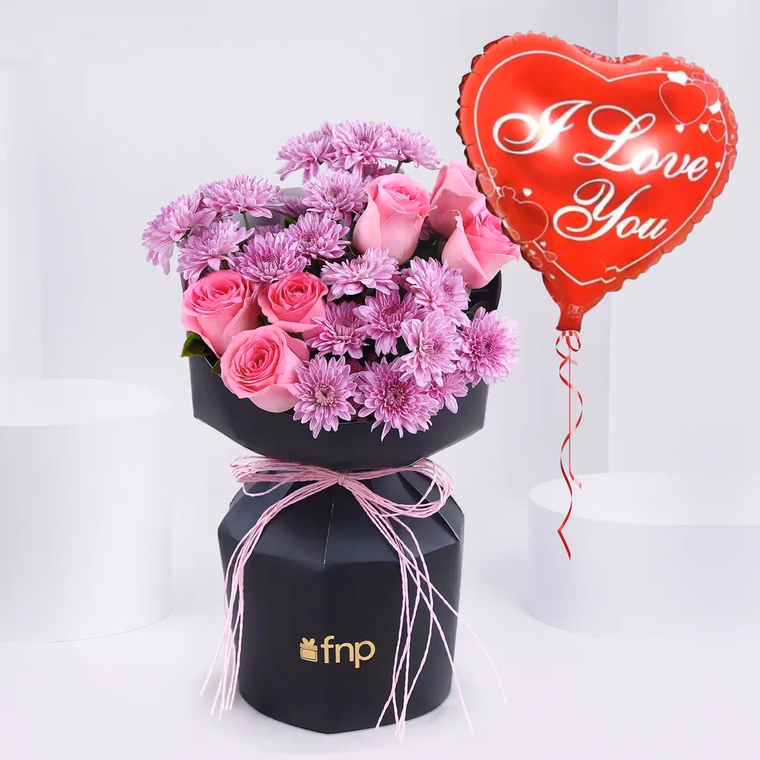 Luxurious Rose and Daisy Floral Arrangement - Bouquet