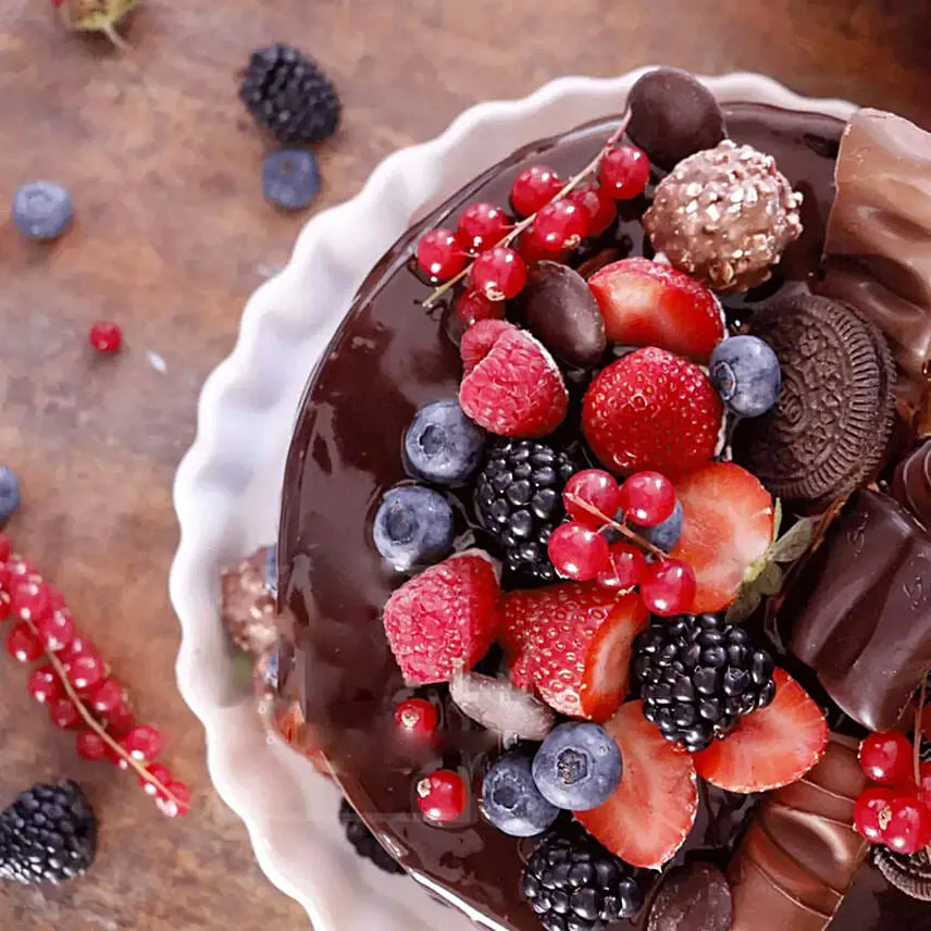 Candy Topped Choco Cake 1 Kg