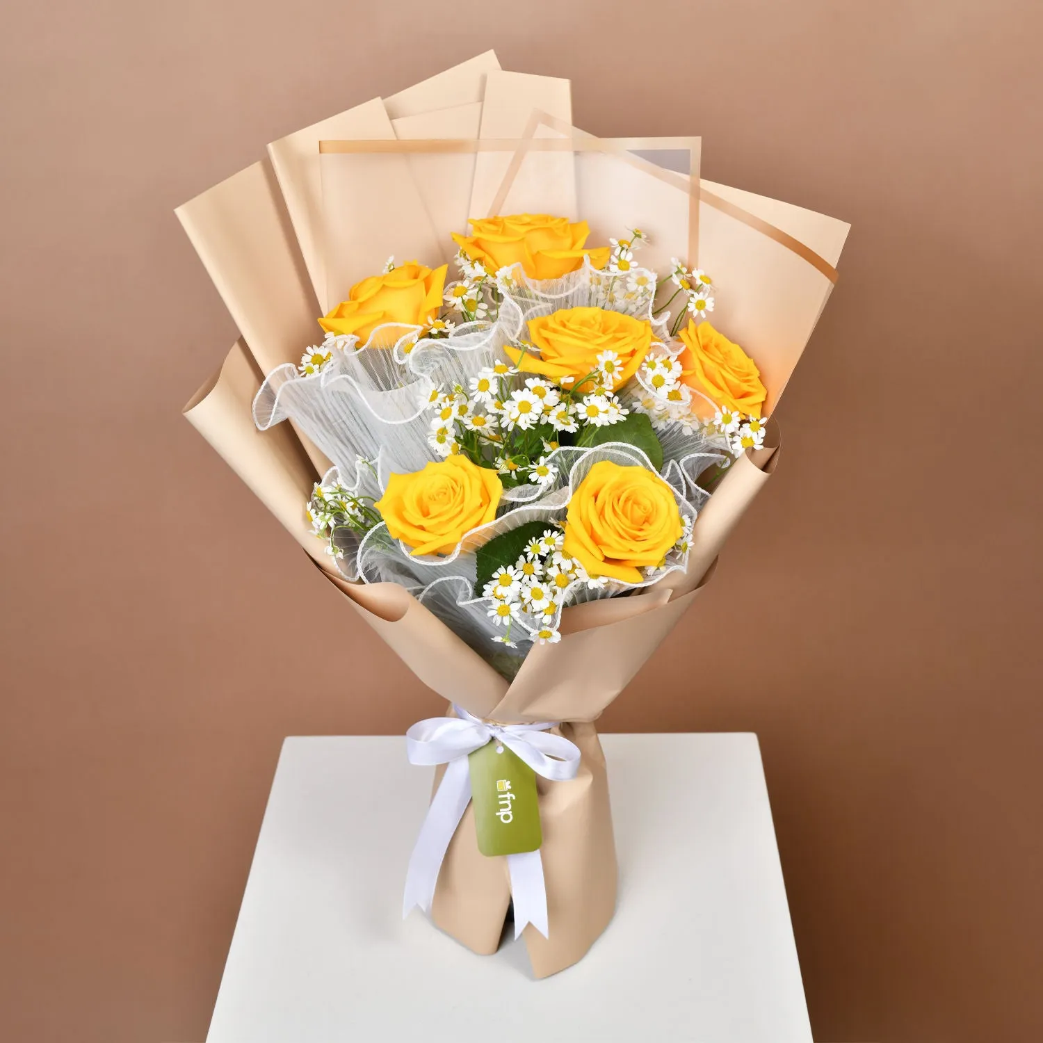Elegant Yellow Rose Bouquet with Chamomile Accents