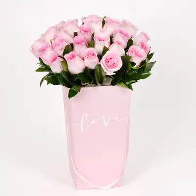 Elegant Love Expression with Pink Roses in a Charming Box