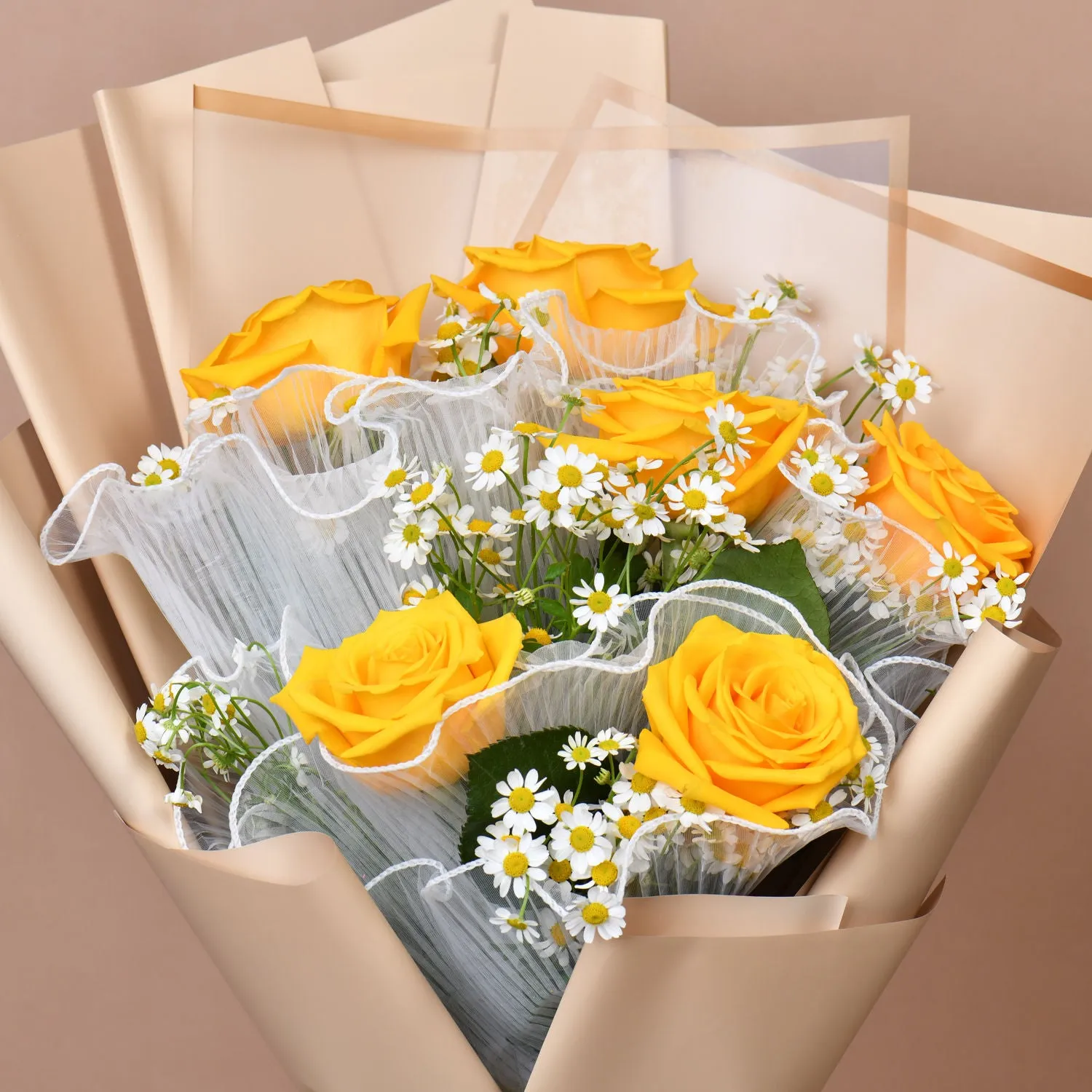 Elegant Yellow Rose Bouquet with Chamomile Accents