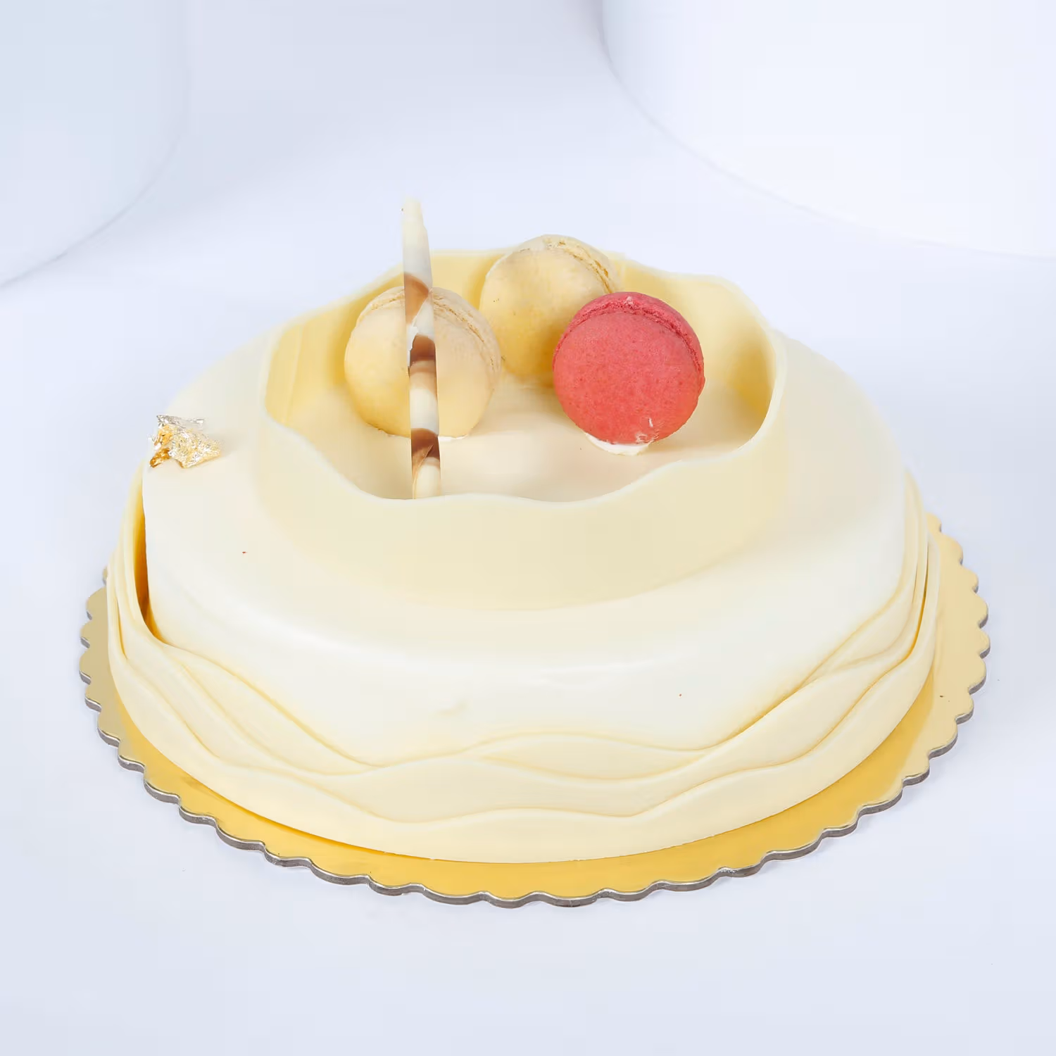 Delicious 1 kg Vanilla Cake with Macaron Topping - Perfect for Celebrations
