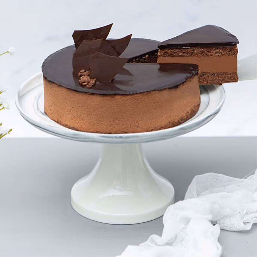 Irresistible Crunchy Chocolate Cake With 16 Pcs Ferrero Rocher