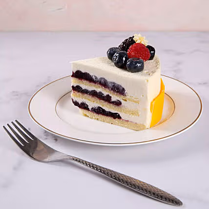 Berry Melody Birthday Delight Cake - A Festive Vanilla Berry Treat
