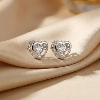 Omnia Signature Heart Earrings in 18K White Gold with Diamonds