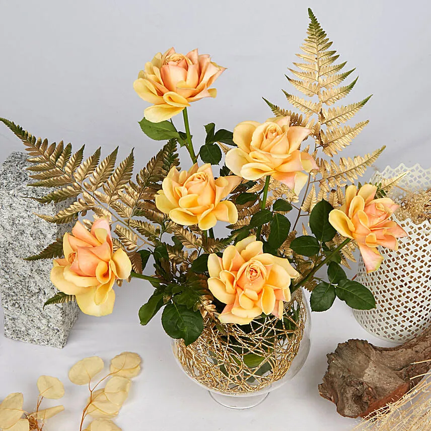 6 Peach Roses in Vase