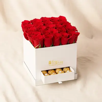 بوكس ورد احمر ساحر مع فيريرو روشيه