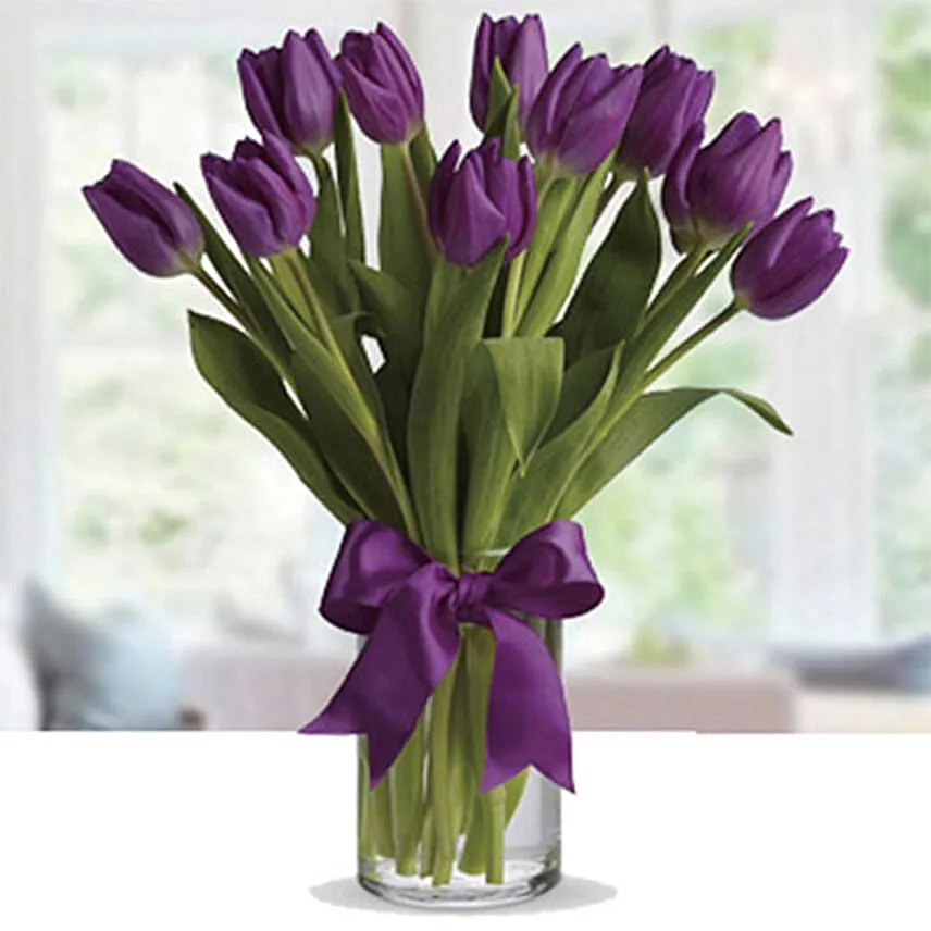 10 Sweet Tulips In Glass Vase With Moet and Chandon