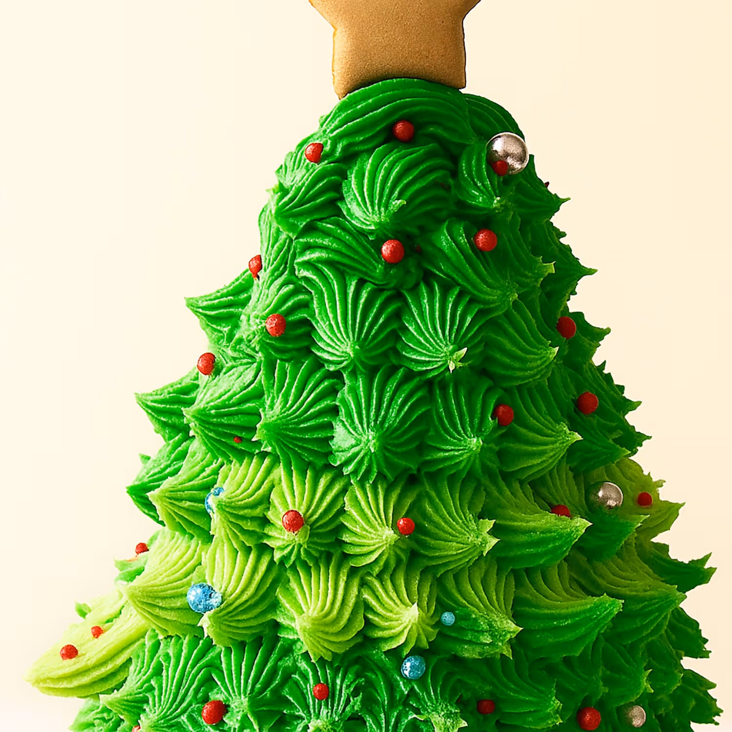 كيك ردفلفت بتصميم شجرة صنوبر