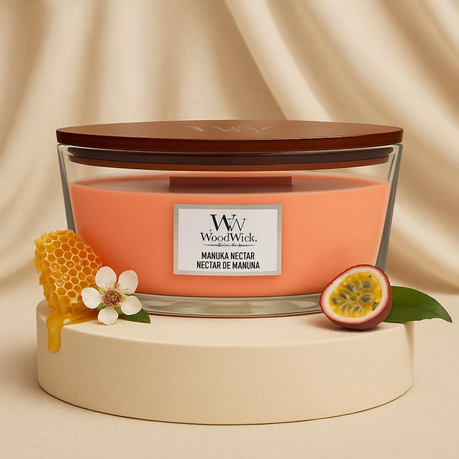 Elegant Manuka Nectar – Noir Bloom Hand Bouquet with Fragrant Candle