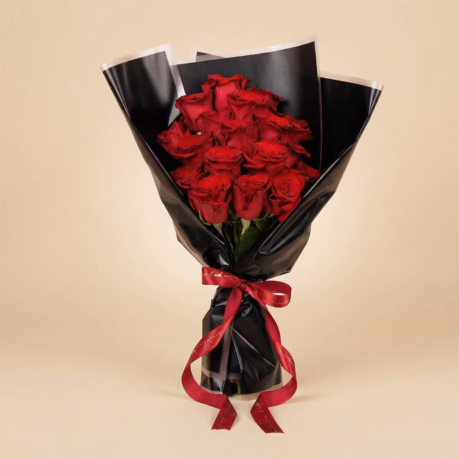 بوكيه ورد أحمر مع عطر ديور سوفاج رجالي