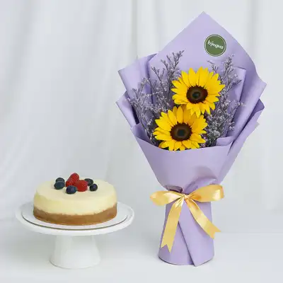 Deluxe Vanilla Cake with Elegant Sunflower Bouquet