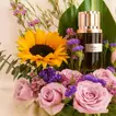 عطر شوبارد العود مع ترتيب زهور أنيق