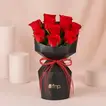 باقة ورد احمر رومنسية غلاف أسود