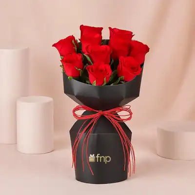 باقة ورد احمر رومنسية غلاف أسود