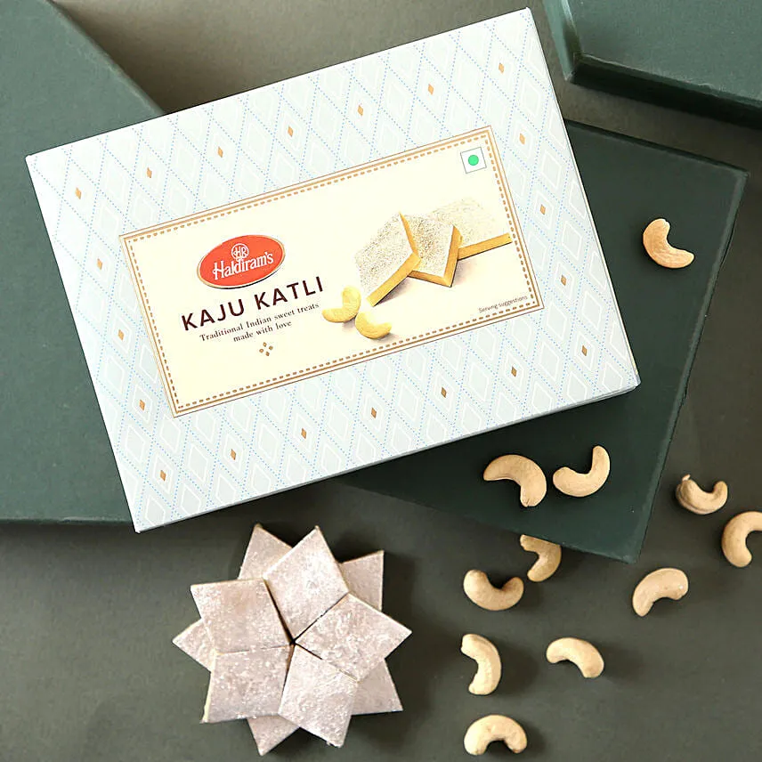 Sneh Antique Rakhi With Kaju Katli & Ferrero Rocher