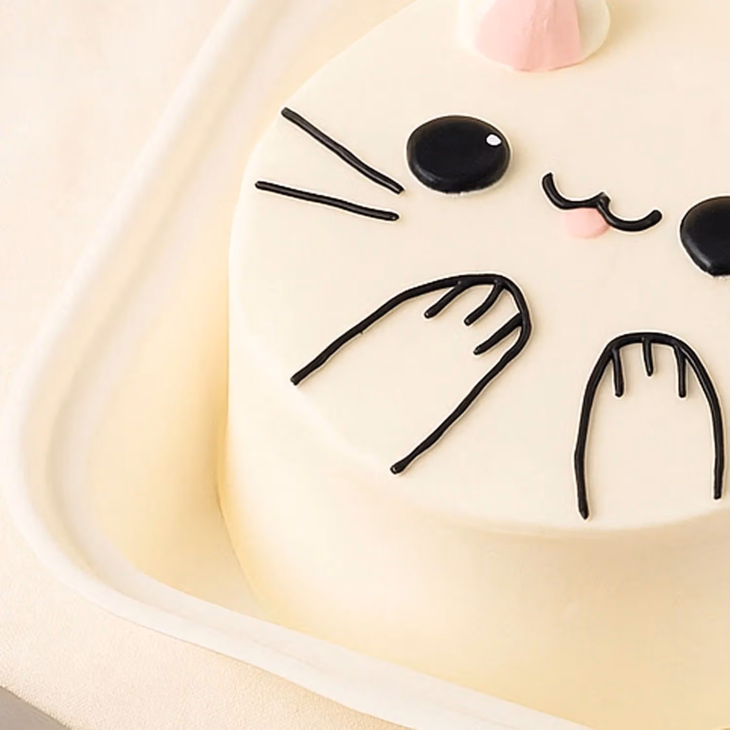 Adorable Smiling Cat Mini Cake - Perfect for Cat Lovers - Chocolate