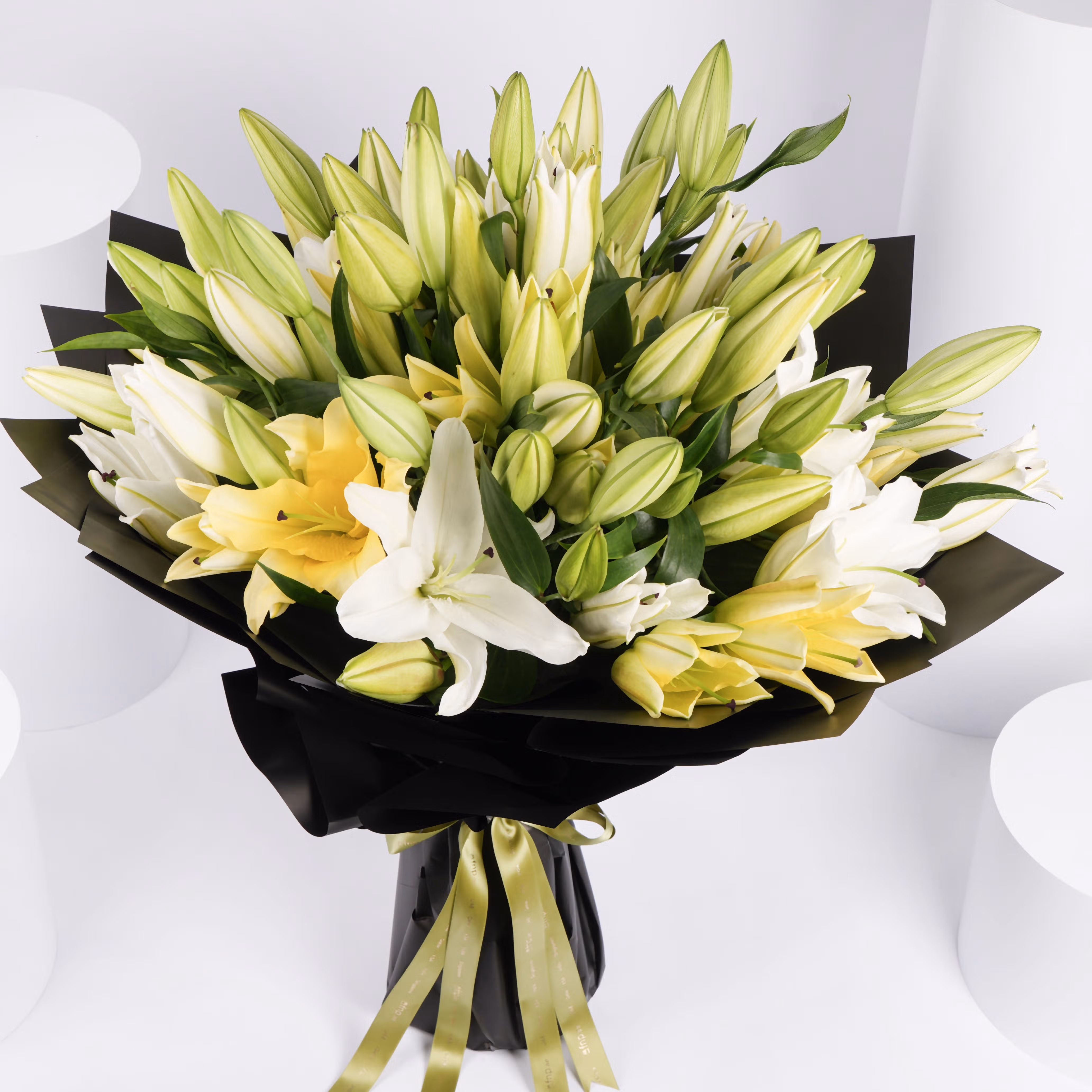 Elegant Yellow and White Lily Bouquet - Perfect for Any Occasion