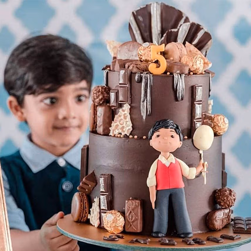 Grand Birthday Chocolate Cake