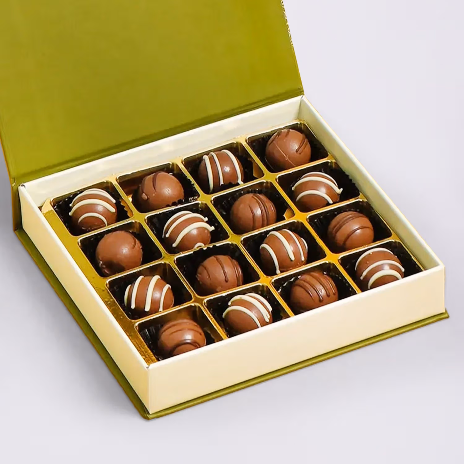 علبة فاخرة من شوكولاتة بلجيكية بالفستق - مجموعة 16 قطعة
