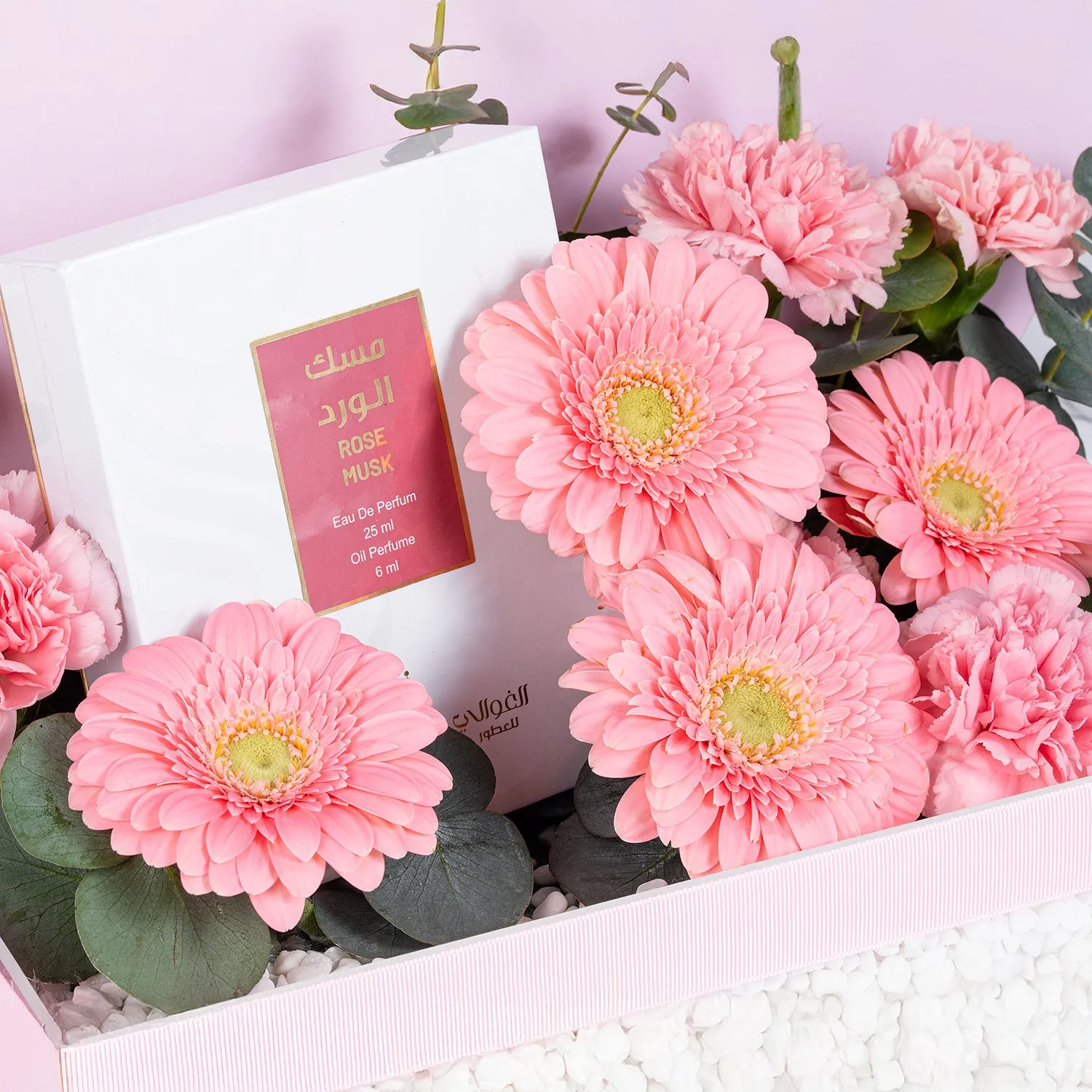 Eternal Bond Gift Box: A Blooming Tribute to Love