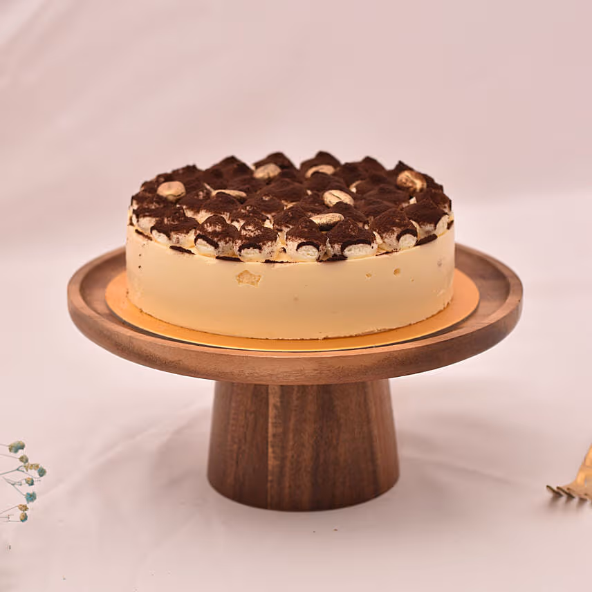 Irresistible Tiramisu Cake With Red Roses Bouquet