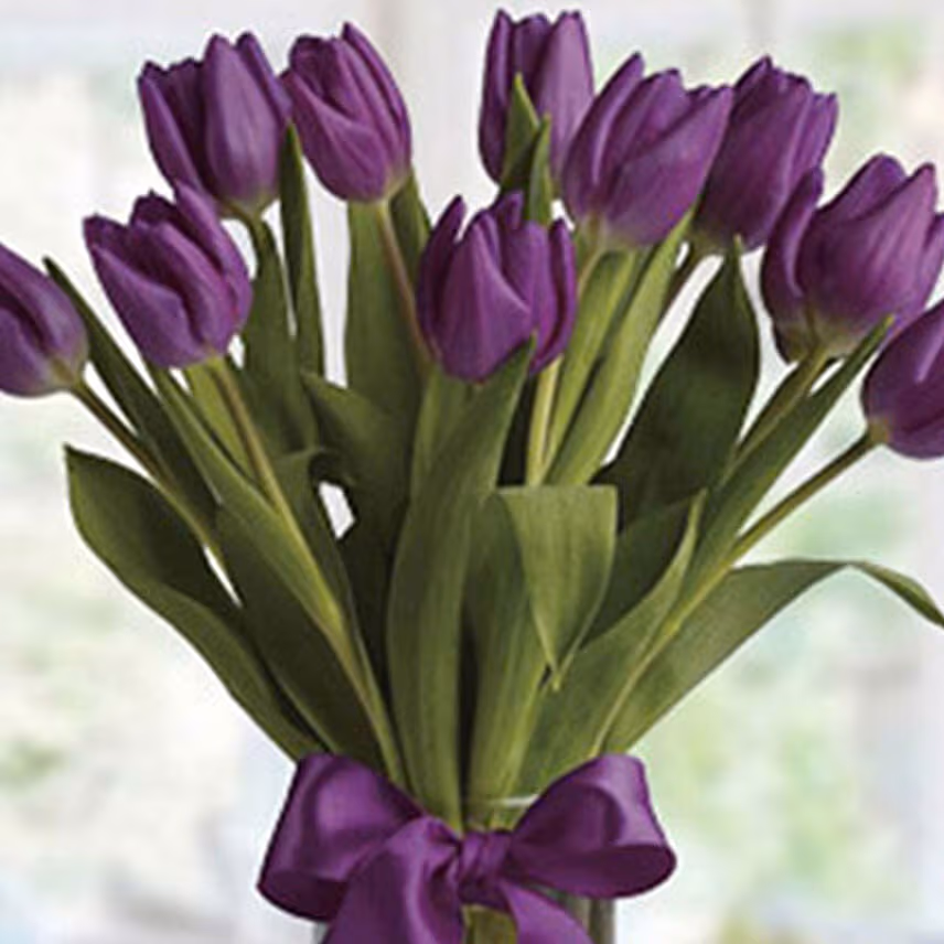 10 Sweet Tulips In Glass Vase With Tesco Red Wine