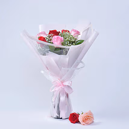 Charming Pink & Red Roses Bouquet with Delightful Butterscotch Cake