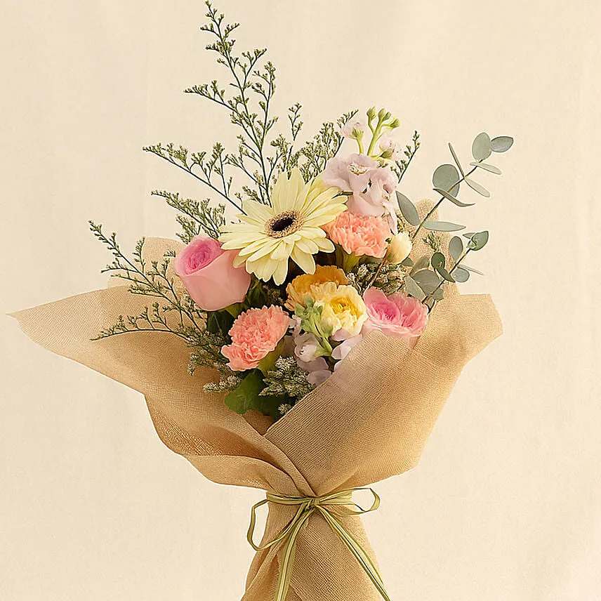 Pleasing Mixed Flowers Hand Bouquet