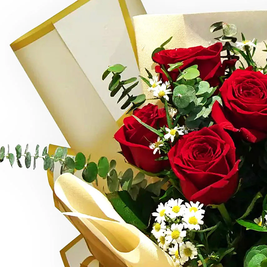 Red Roses Love Bunch With Chocolate Cake