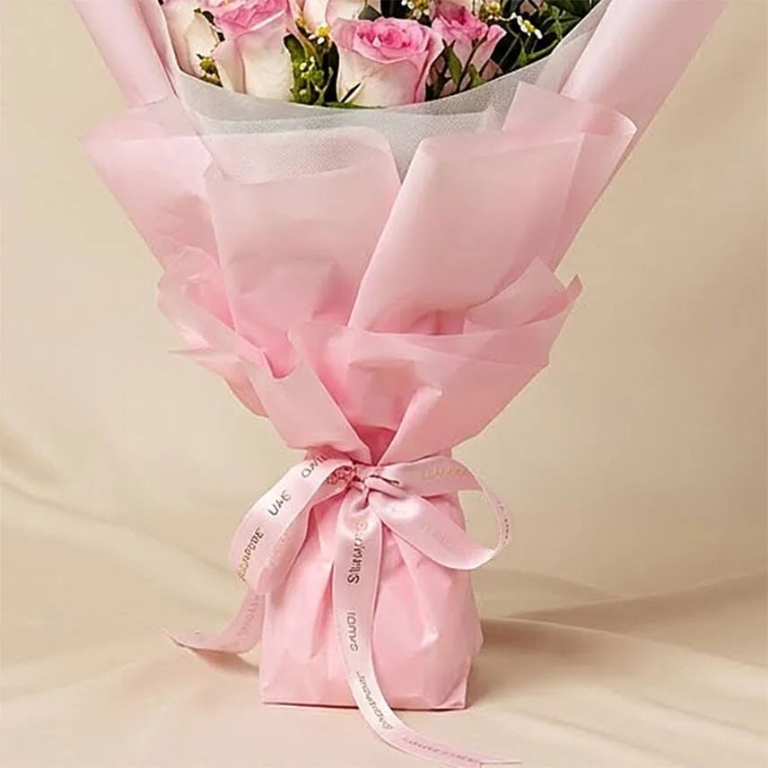Titanic Rose Chamomile Hand Bouquet