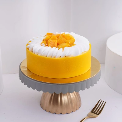Delicious Round Mango Cake - Perfect for Any Celebration