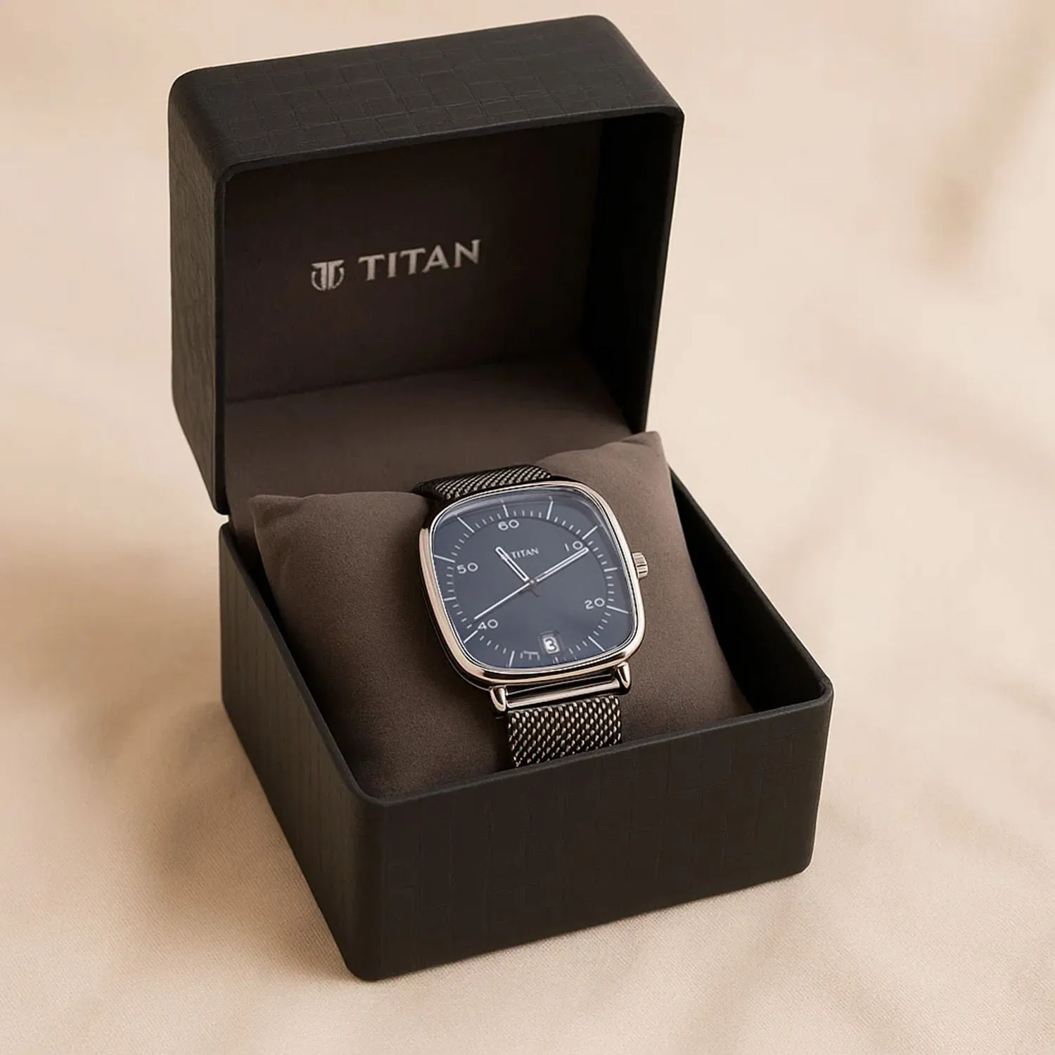Titan Neo Curve For Men With Orchid Tray