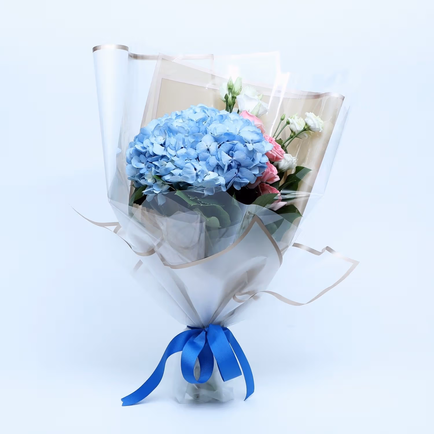 Appealing Roses N Hydrangea Bouquet