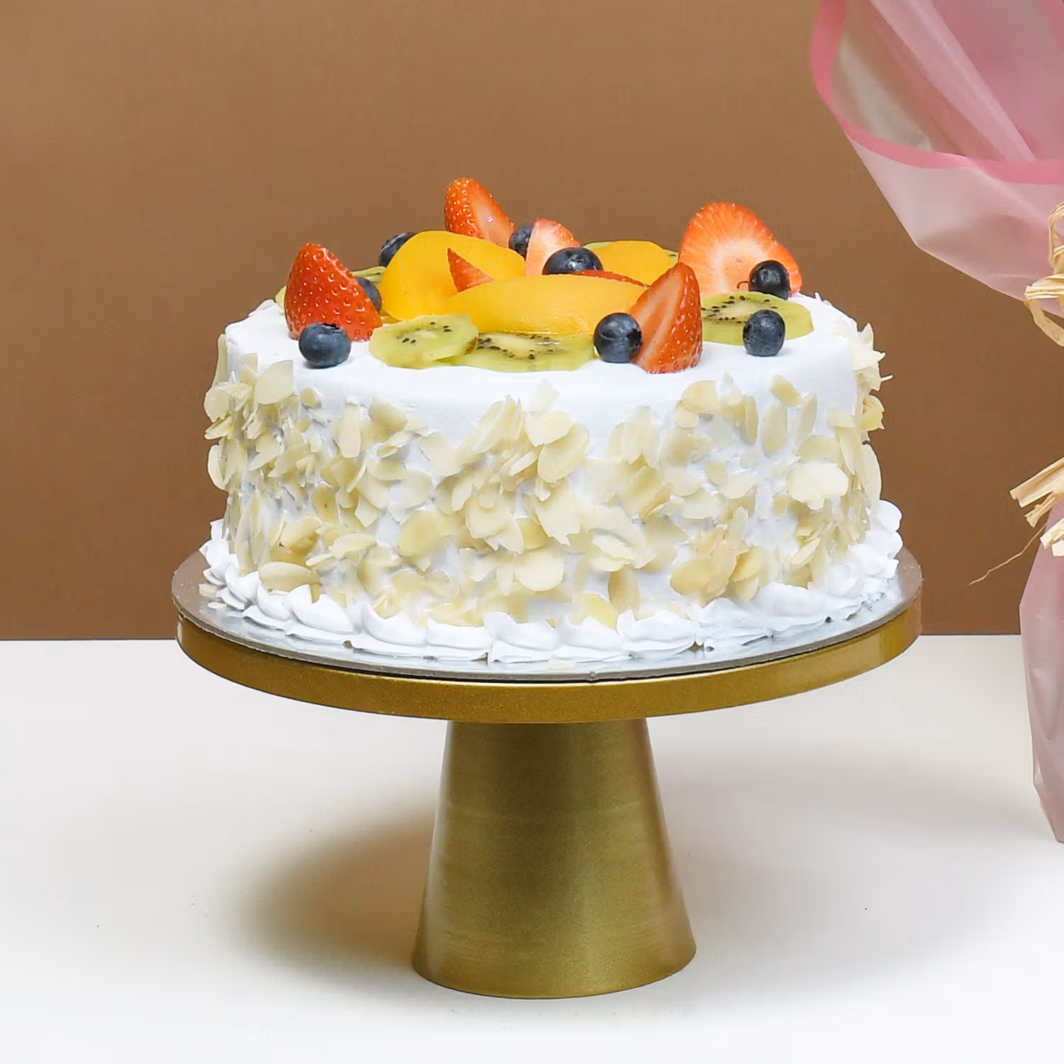 Elegant Bouquet of Blushing Roses with Delectable Fruit Cake