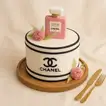 كيك بنات تصميم عطر شانيل - شوكولاته