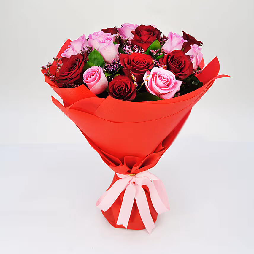 10 Pink & 10 Red Roses Bouquet With Mini Moet Champagne 200 Ml
