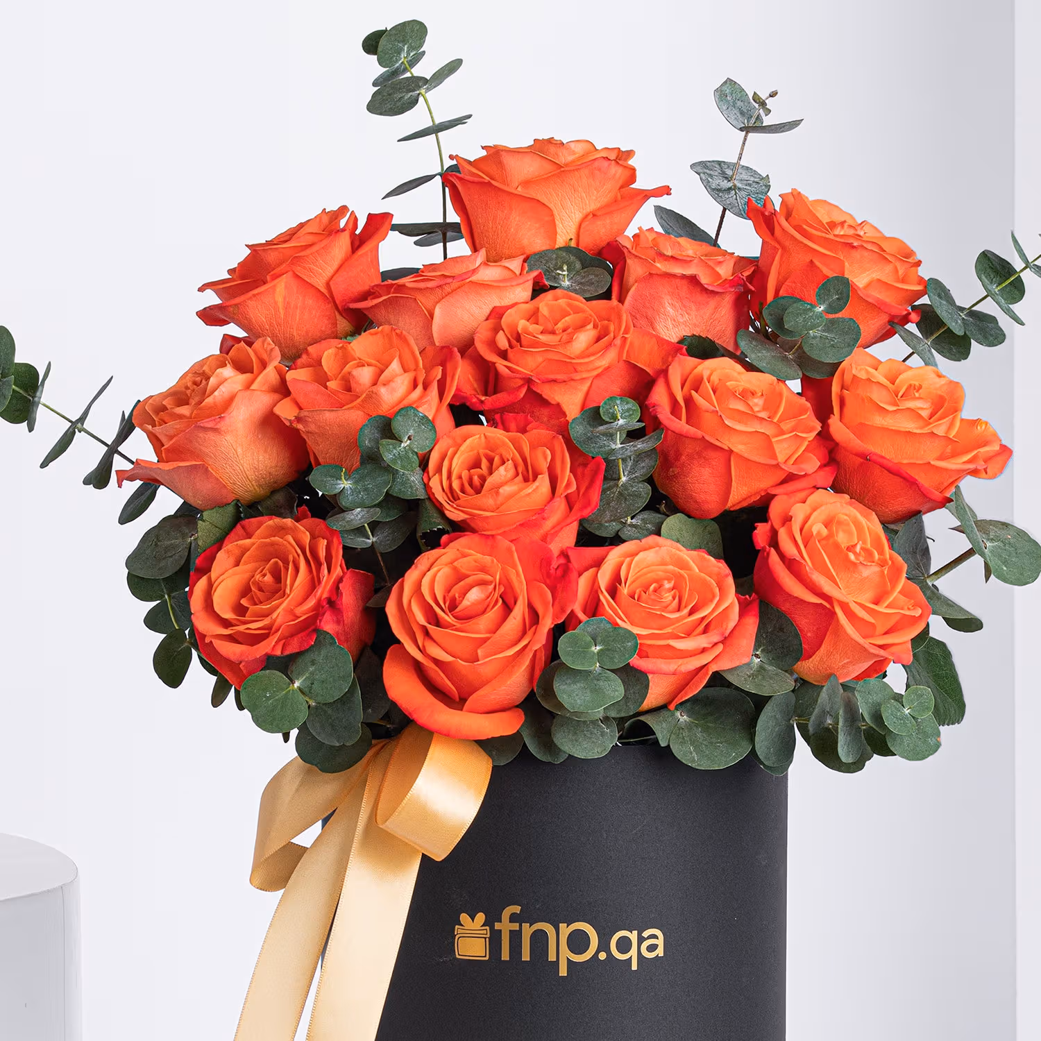 Luxurious Kenooz Gift Set with 15 Orange Roses and Fragrant Delights