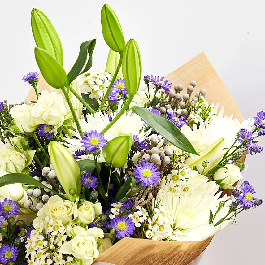 Mesmerizing Flowers Bunch & Ferrero Rocher