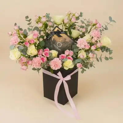 Luxurious Flower Arrangement with Sweetzerland Chocolatier Box